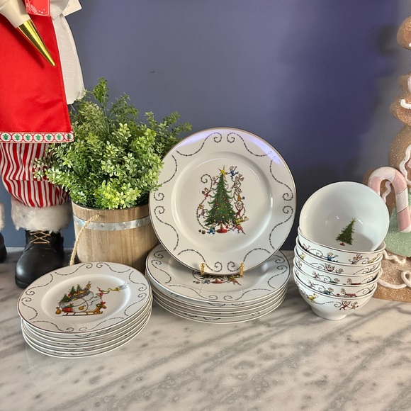 Dr. Seuss Dining The Grinch Dinnerware Set Poshmark